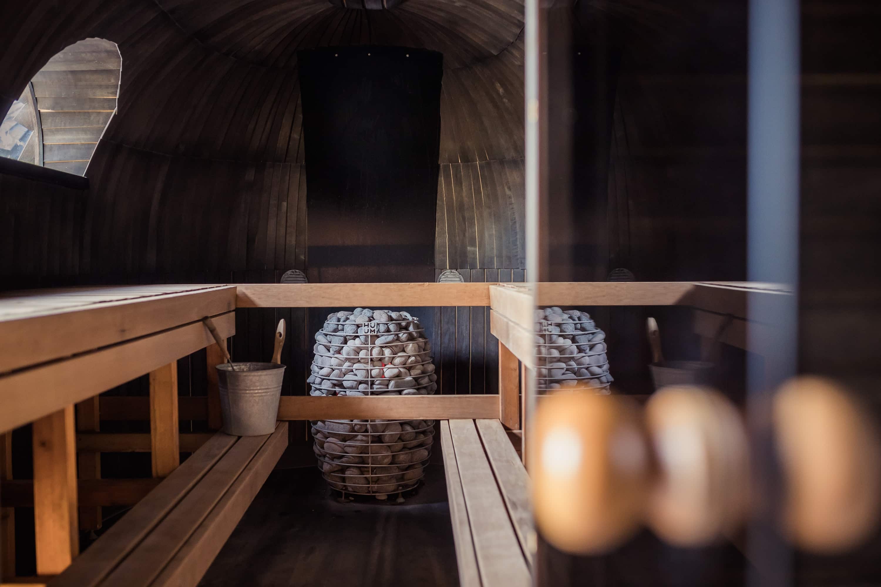 Dois-je faire appel à un professionnel pour installer un sauna chez moi ?